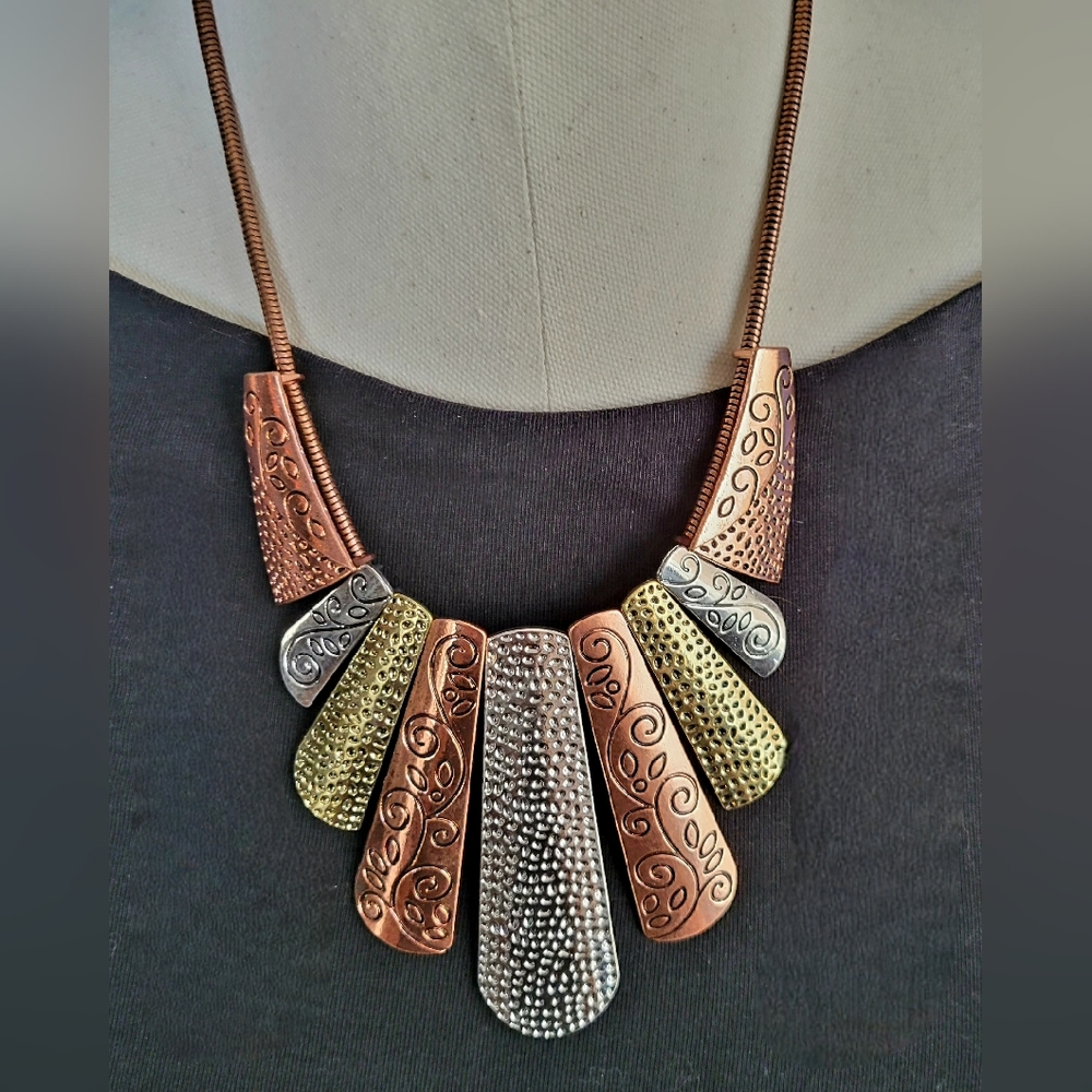 Bundle of NWT Paparazzi necklaces.